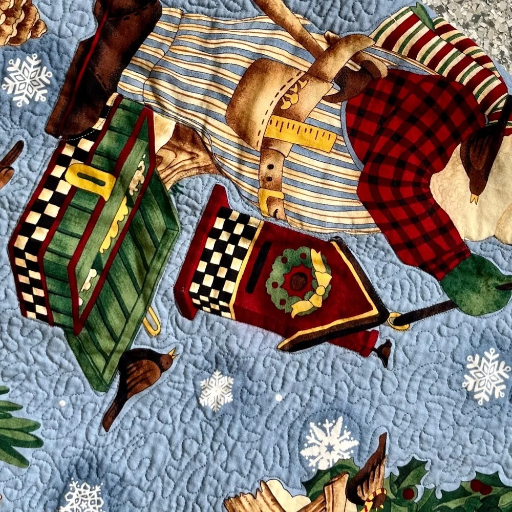 Reversible Round Christmas Quilt Table Cloth
